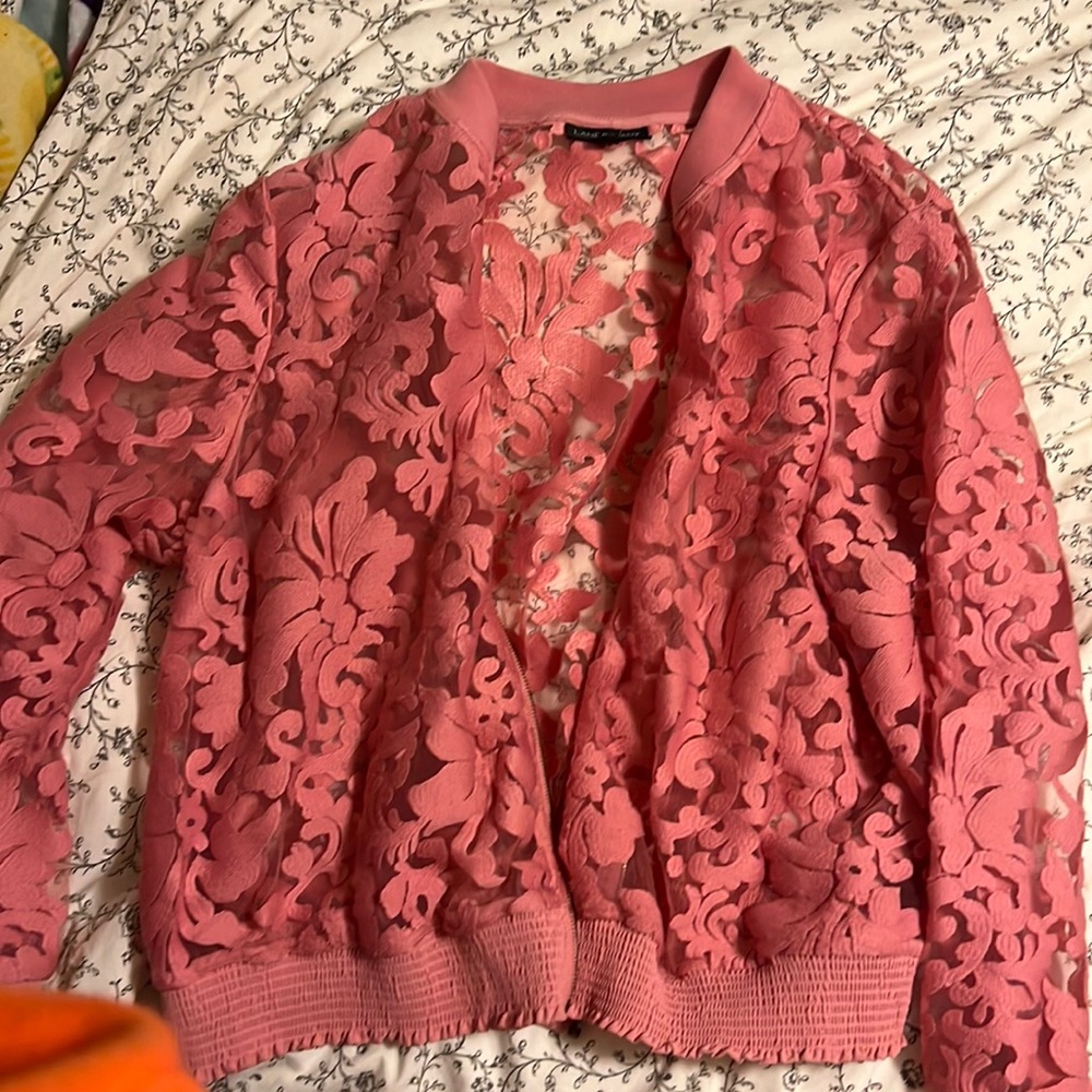 Layne Bryant sheer pink jacket! Fantastic street style high fashion